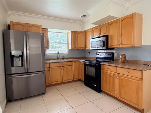 2438 Thomas Street #3