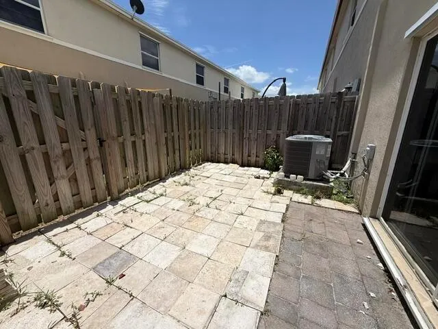 561 NE 5th Way Florida City, FL 33034