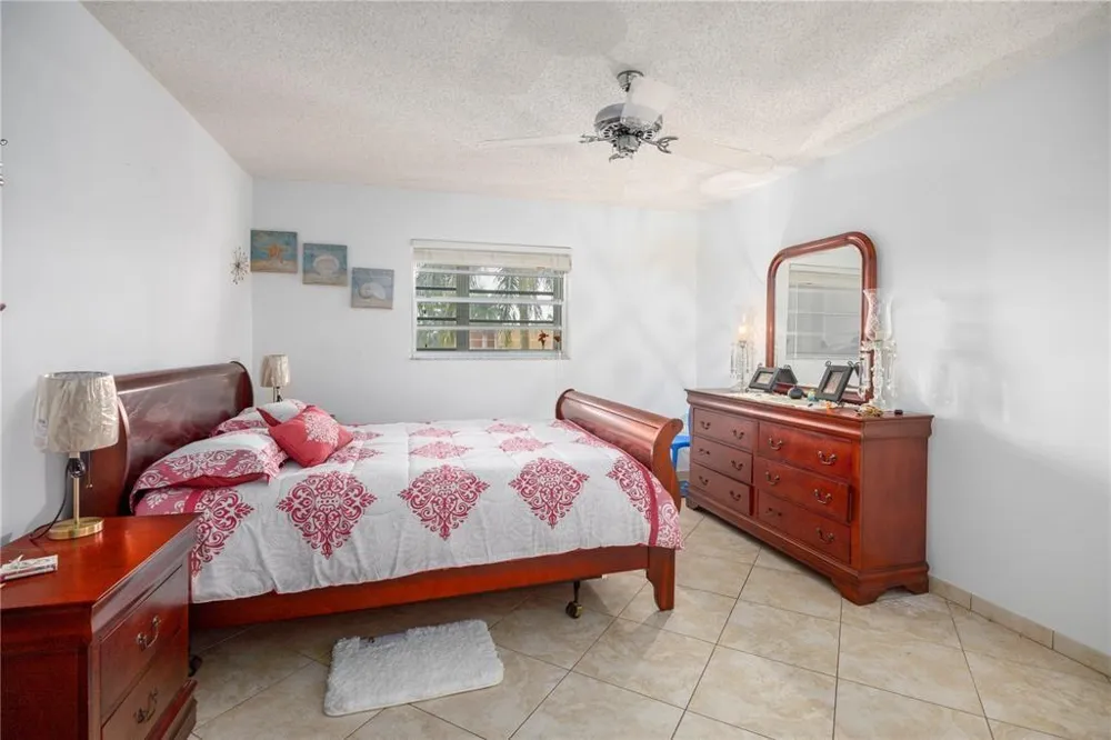 3990 NW 42ND AVENUE #311 Lauderdale Lakes, FL 33319