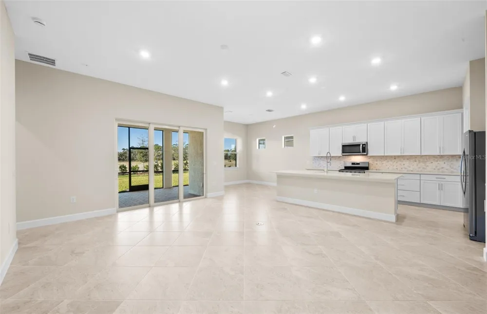 7621 FULHAM AVENUE Bradenton, FL 34210
