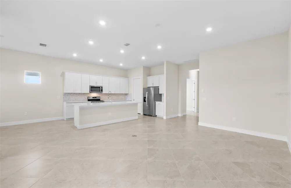 7621 FULHAM AVENUE Bradenton, FL 34210