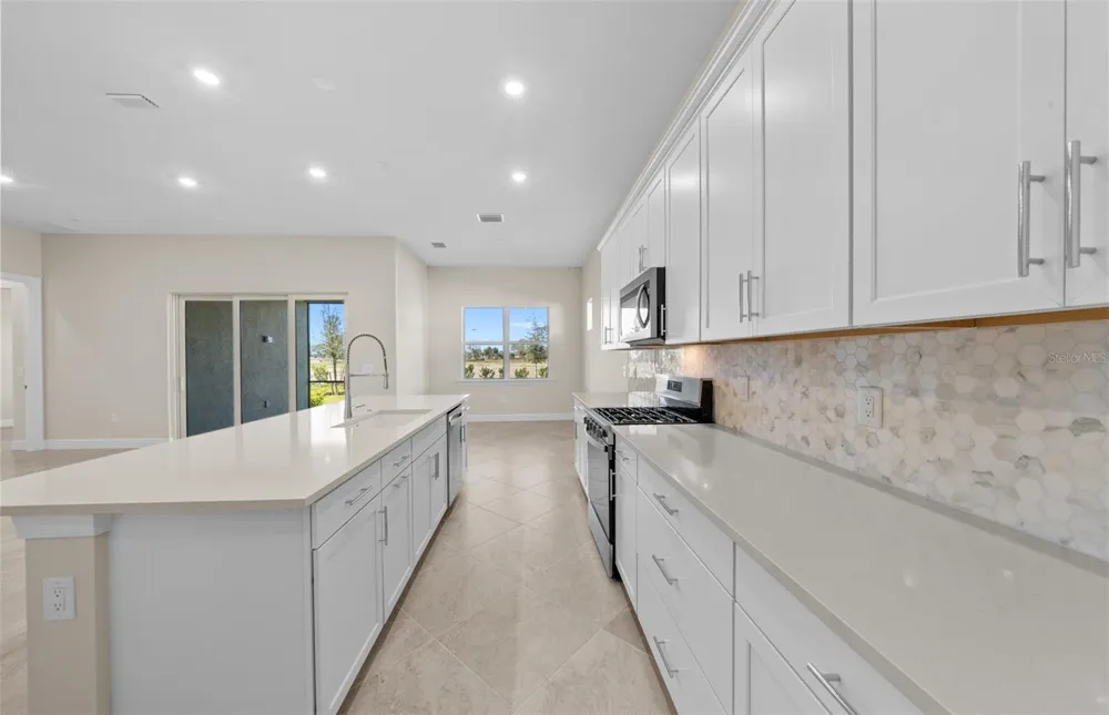 7621 FULHAM AVENUE Bradenton, FL 34210