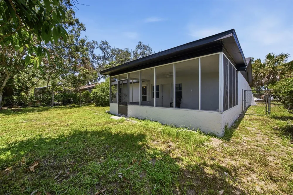 13510 CAPITOL DRIVE Tampa, FL 33613