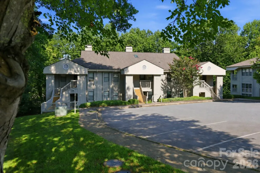 1503 Abbey Circle Asheville, NC 28805