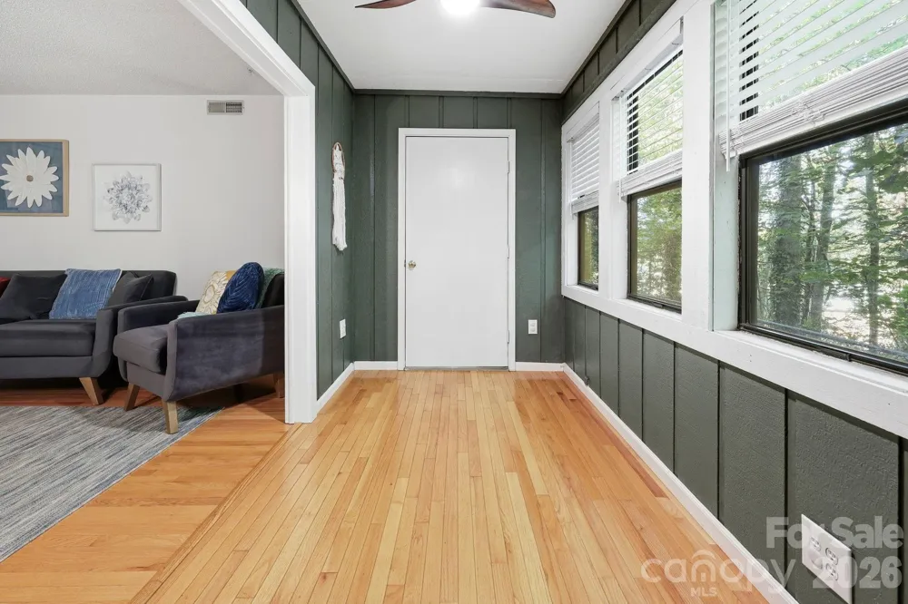 1503 Abbey Circle Asheville, NC 28805