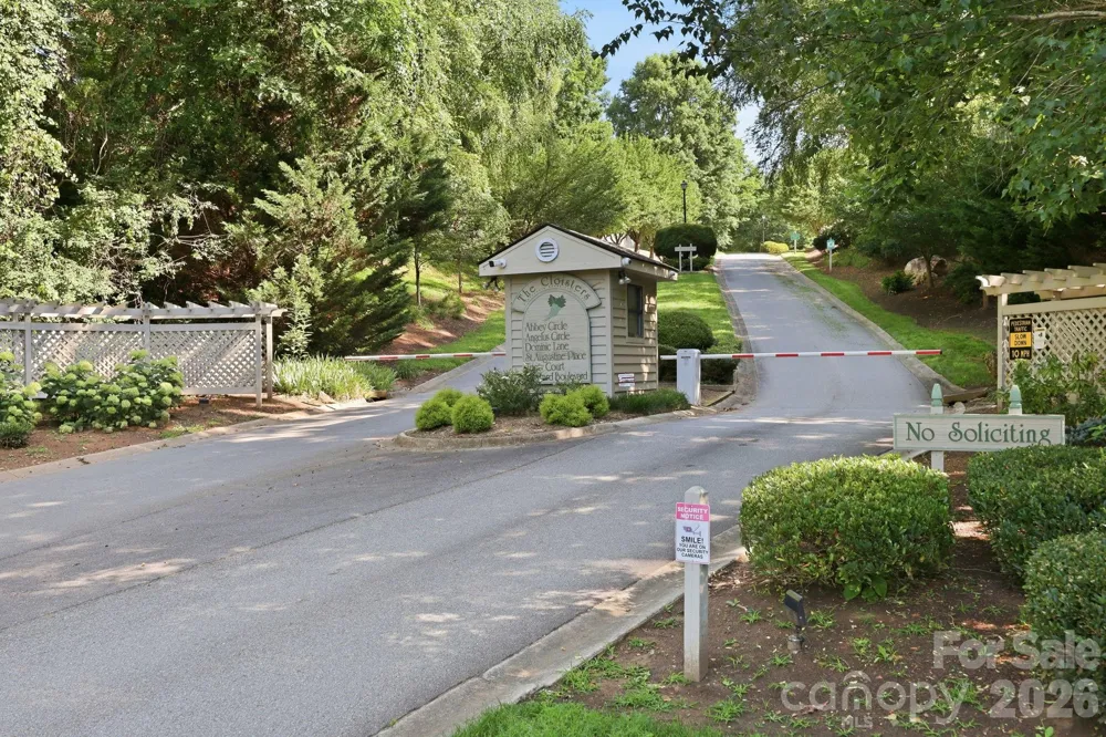 1503 Abbey Circle Asheville, NC 28805