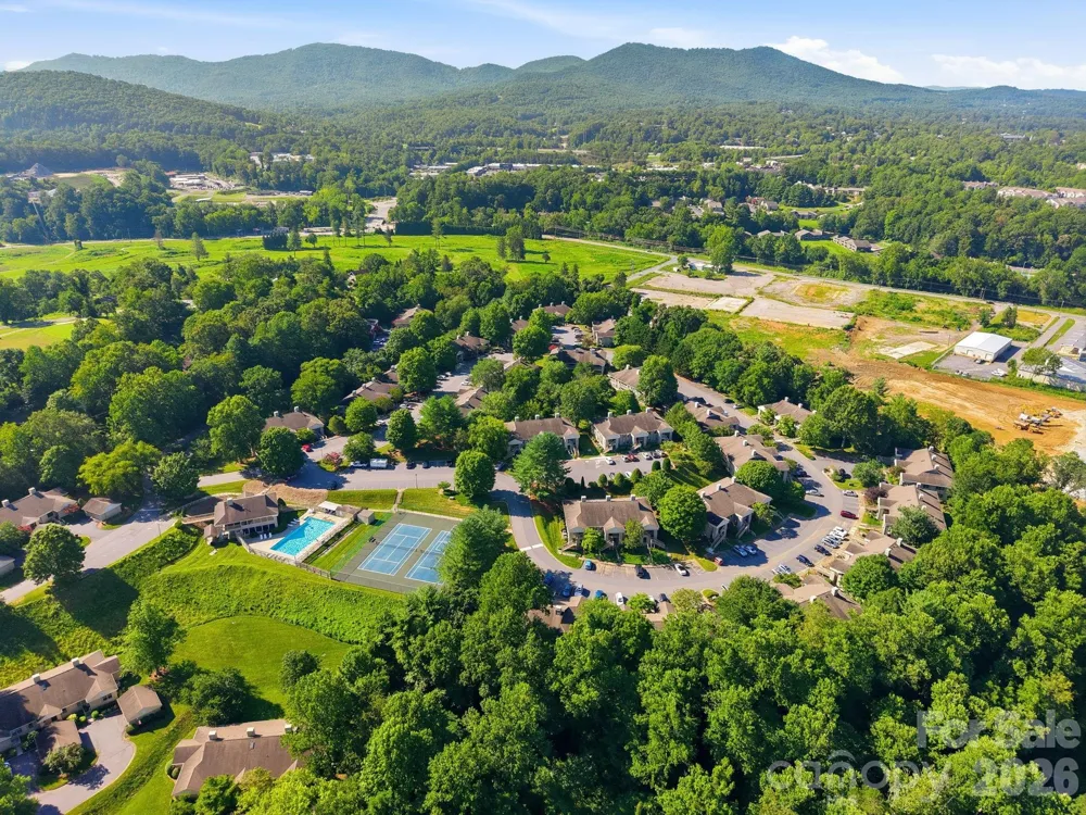 1503 Abbey Circle Asheville, NC 28805
