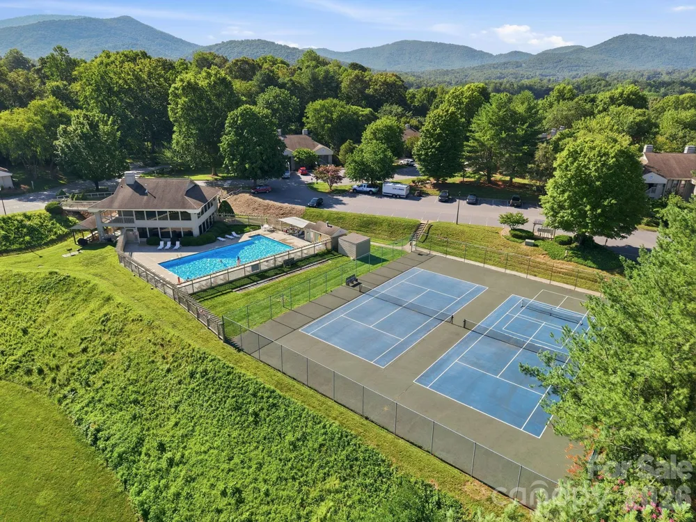 1503 Abbey Circle Asheville, NC 28805