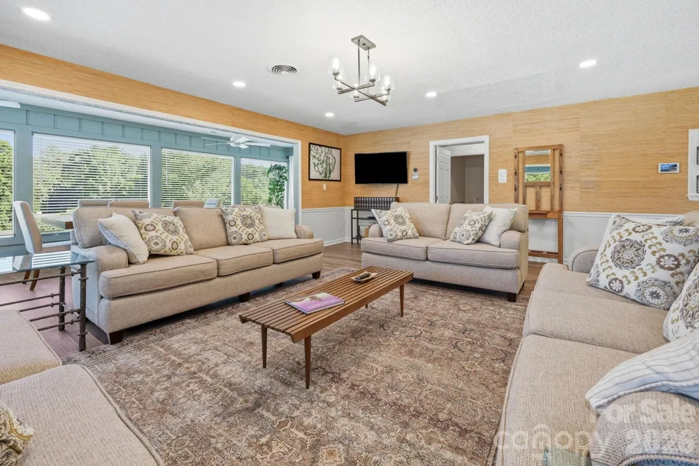 1503 Abbey Circle Asheville, NC 28805