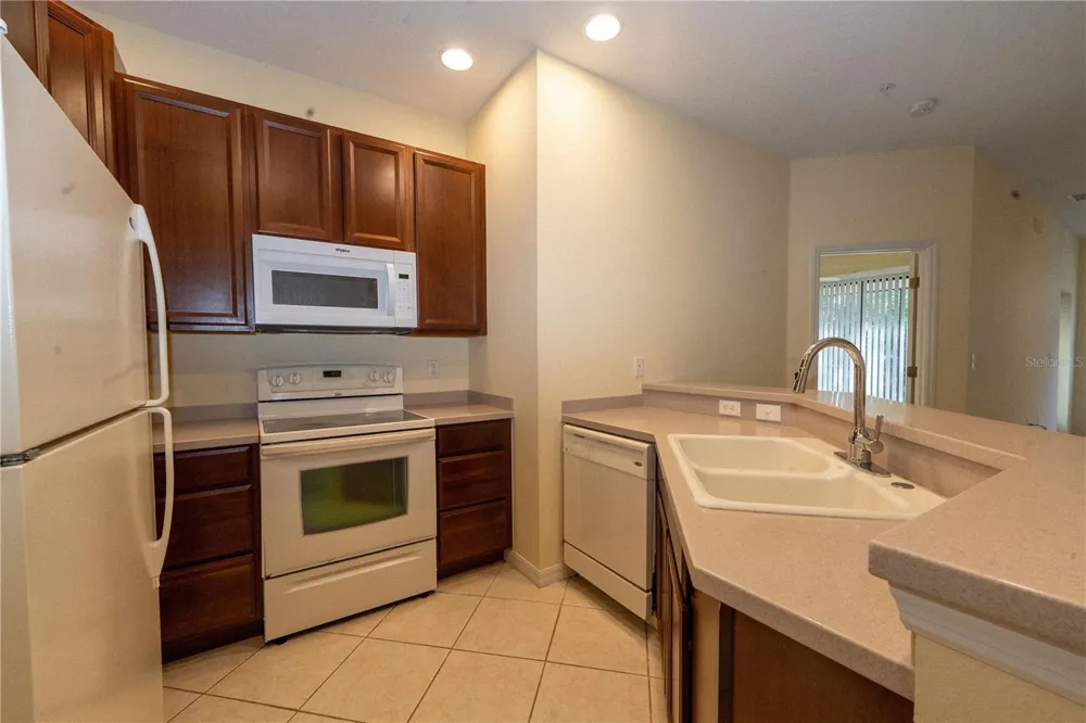 4316 VIA PIEDRA CIRCLE #5-204 Sarasota, FL 34233