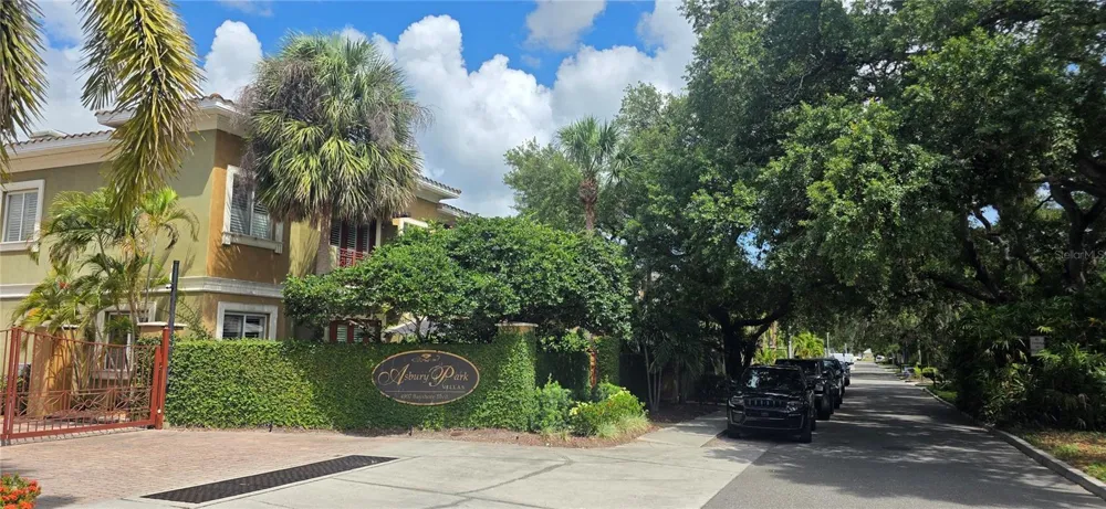 4907 BAYSHORE BOULEVARD #103 Tampa, FL 33611