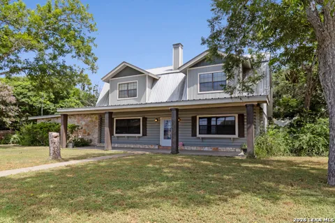 1535 W HOUSTON ST