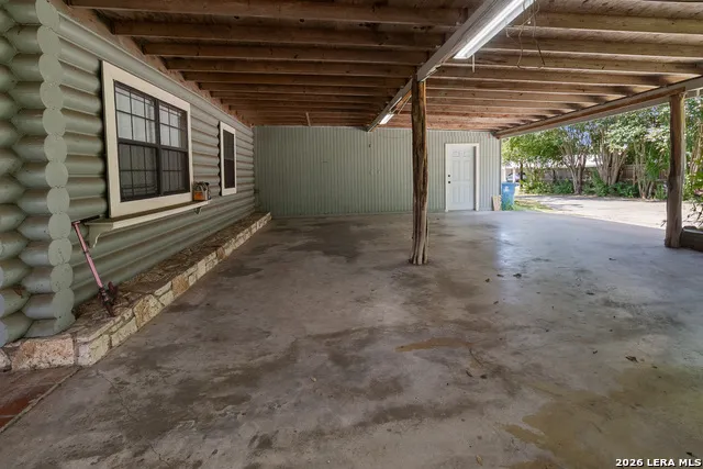 1535 W HOUSTON ST Beeville, TX 78102