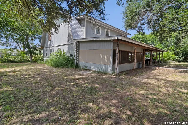 1535 W HOUSTON ST Beeville, TX 78102