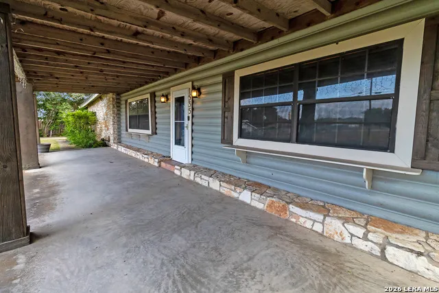 1535 W HOUSTON ST Beeville, TX 78102