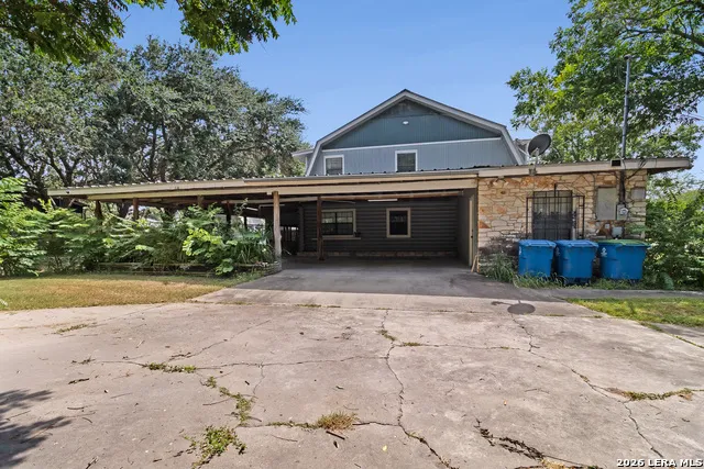 1535 W HOUSTON ST Beeville, TX 78102