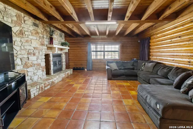 1535 W HOUSTON ST Beeville, TX 78102