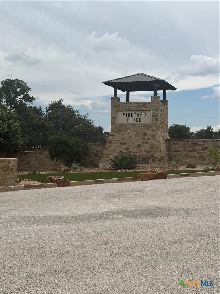 99 Axis Circle Fredericksburg, TX 78624