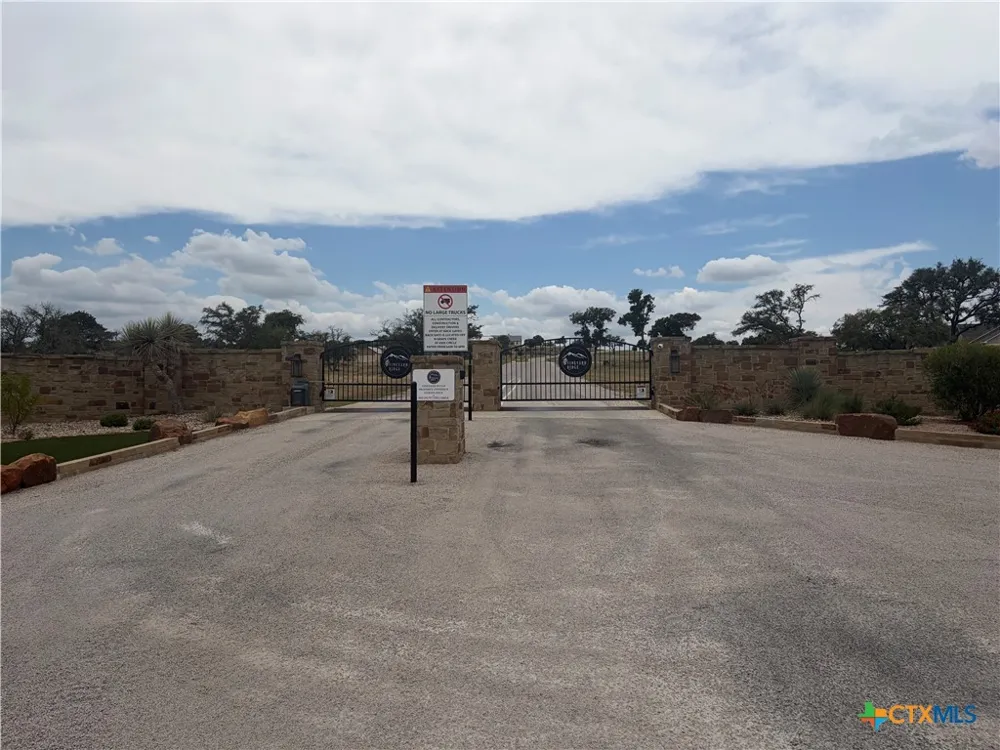 99 Axis Circle Fredericksburg, TX 78624