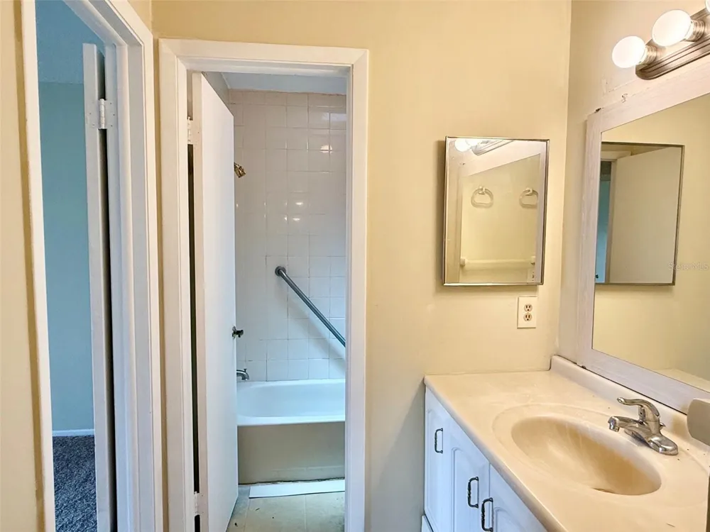 4562 PHEASANT RUN DRIVE #9B Orlando, FL 32808