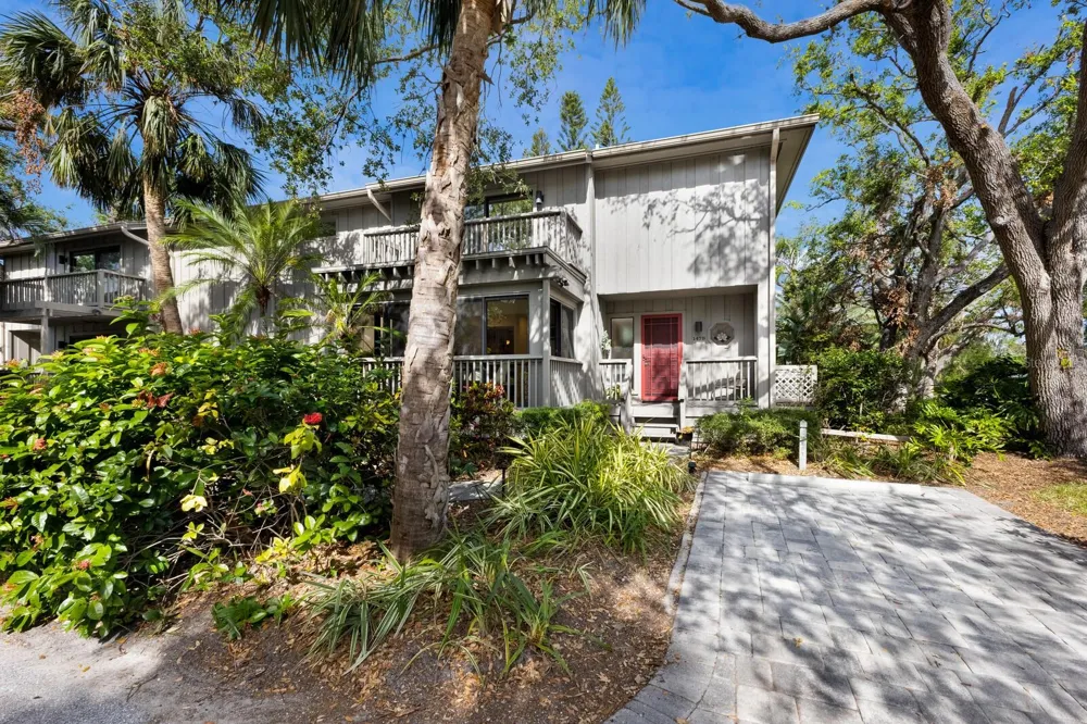 1479 LANDINGS CIRCLE #41 Sarasota, FL 34231