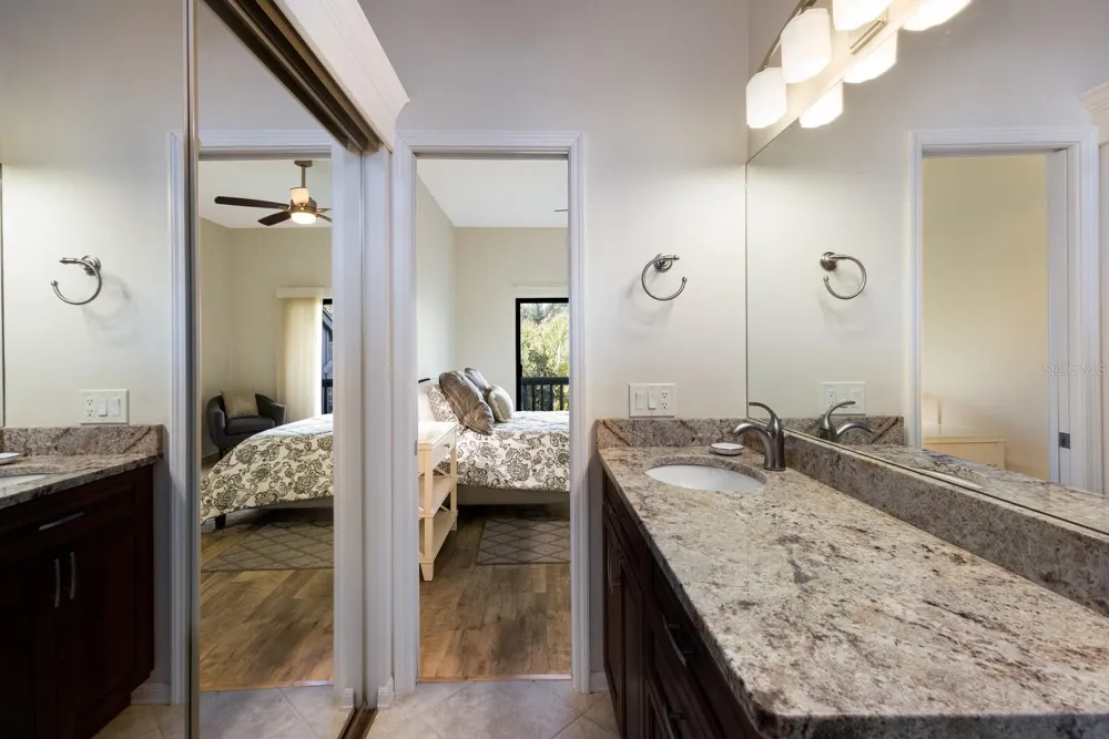 1479 LANDINGS CIRCLE #41 Sarasota, FL 34231
