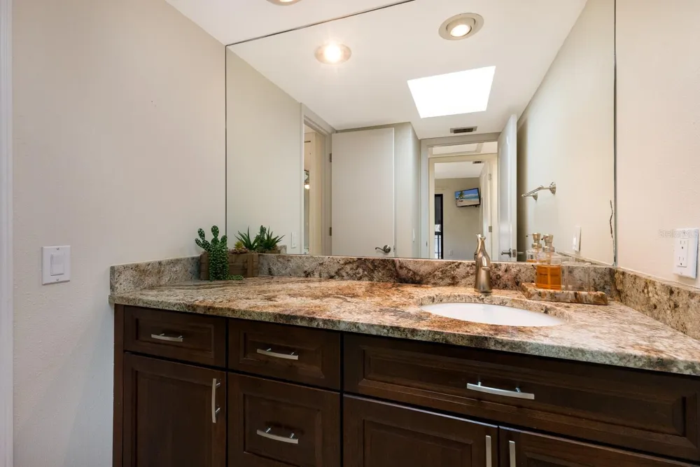 1479 LANDINGS CIRCLE #41 Sarasota, FL 34231