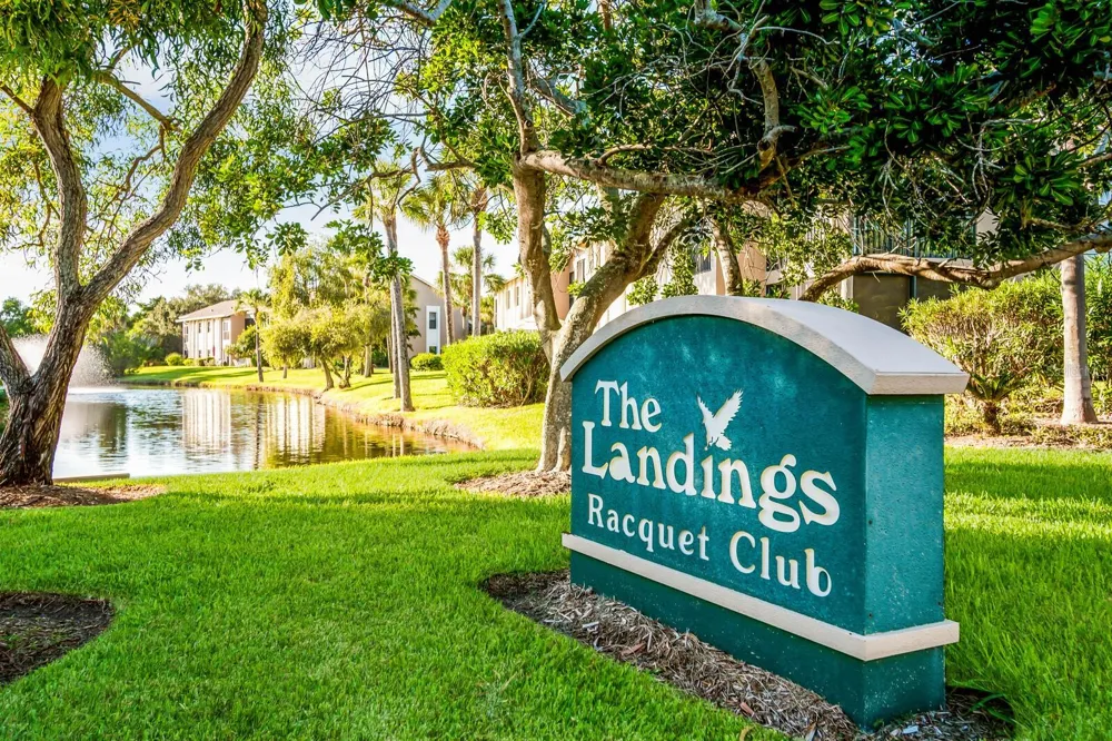 1479 LANDINGS CIRCLE #41 Sarasota, FL 34231