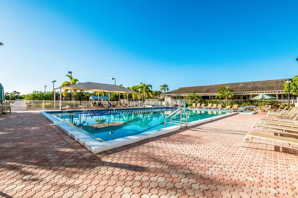 1479 LANDINGS CIRCLE #41 Sarasota, FL 34231
