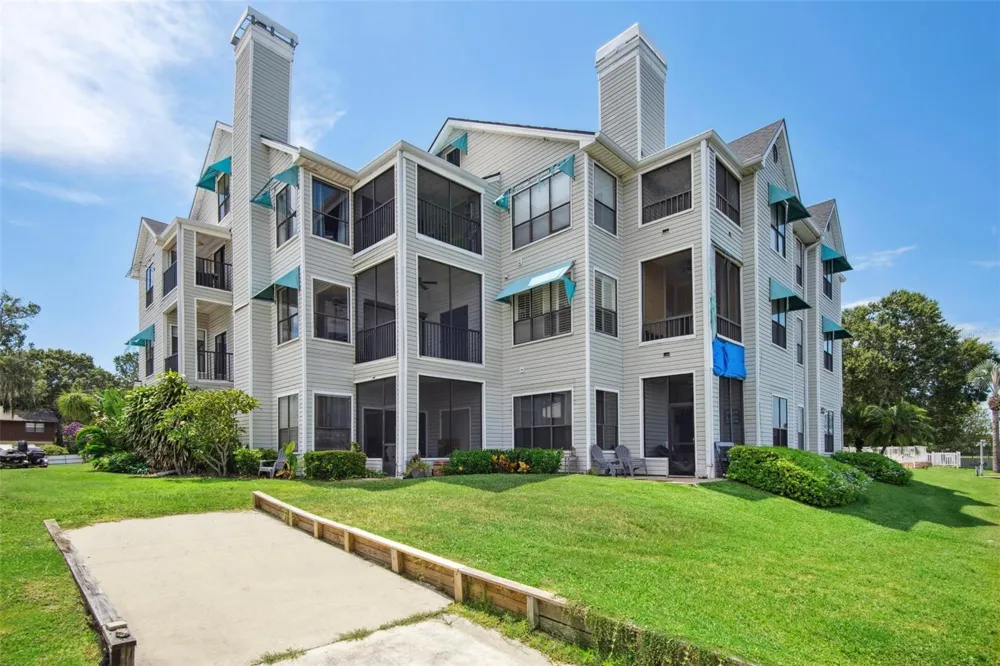 3127 W SLIGH AVENUE #204B Tampa, FL 33614