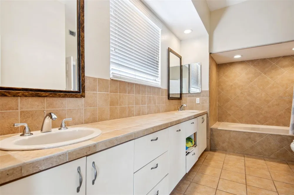 3127 W SLIGH AVENUE #204B Tampa, FL 33614