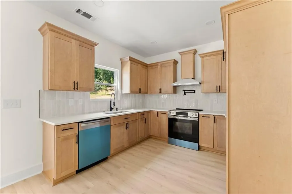 172 Llewellyn st Clarkesville, GA 30523