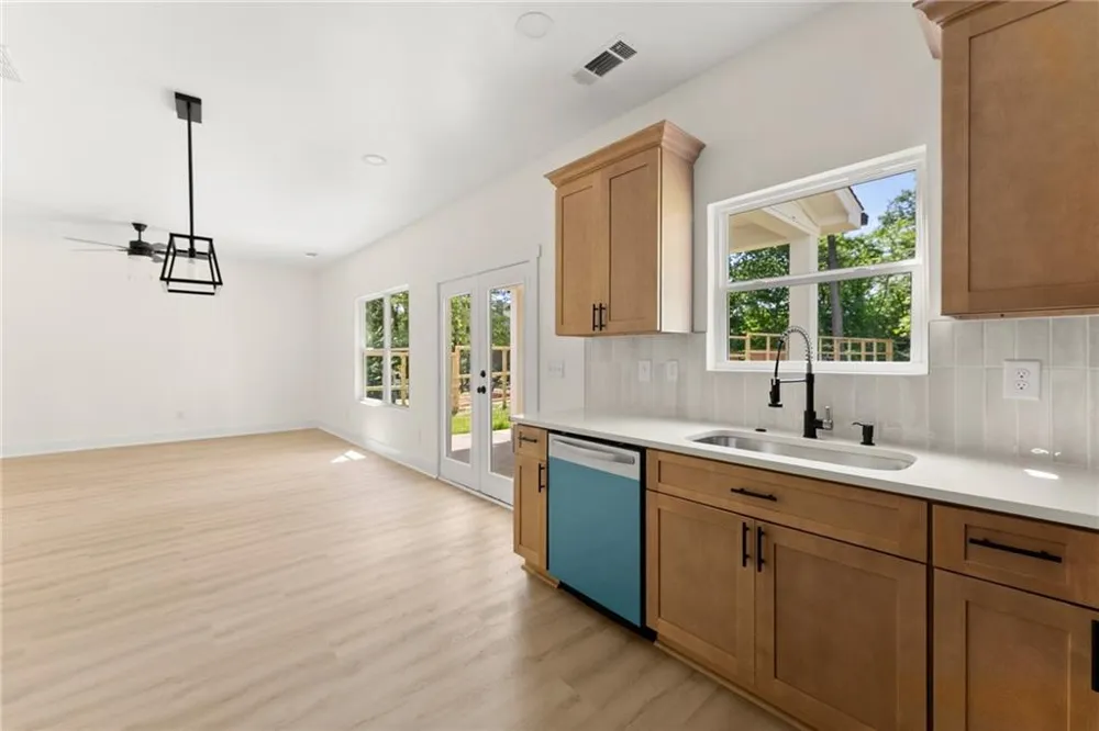 172 Llewellyn st Clarkesville, GA 30523