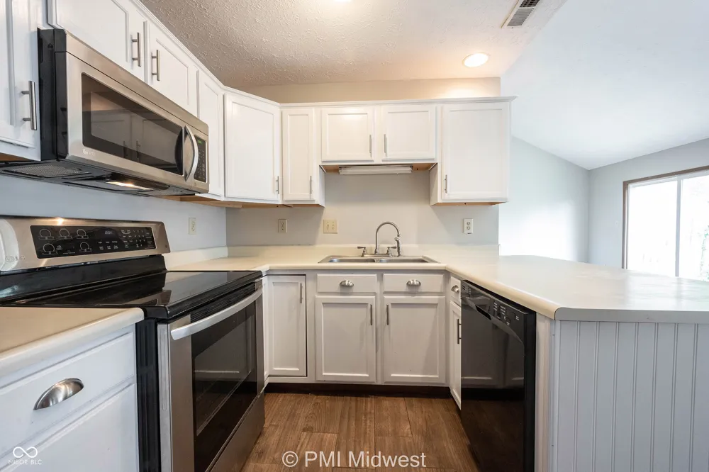 1092 Cobra Drive Franklin, IN 46131