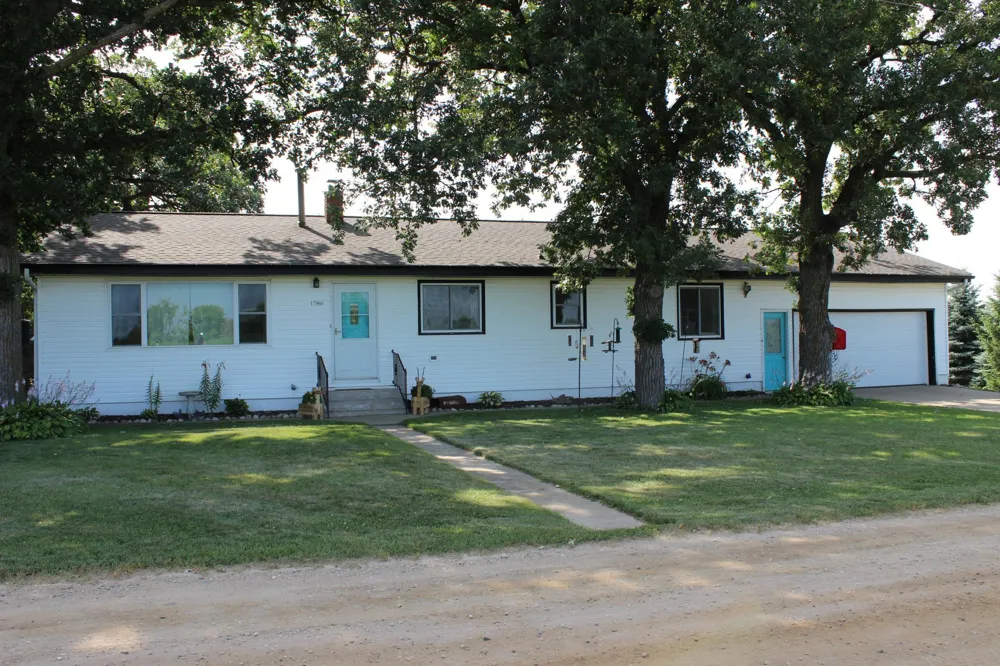 17960 Aaron Heights NW Evansville, MN 56326