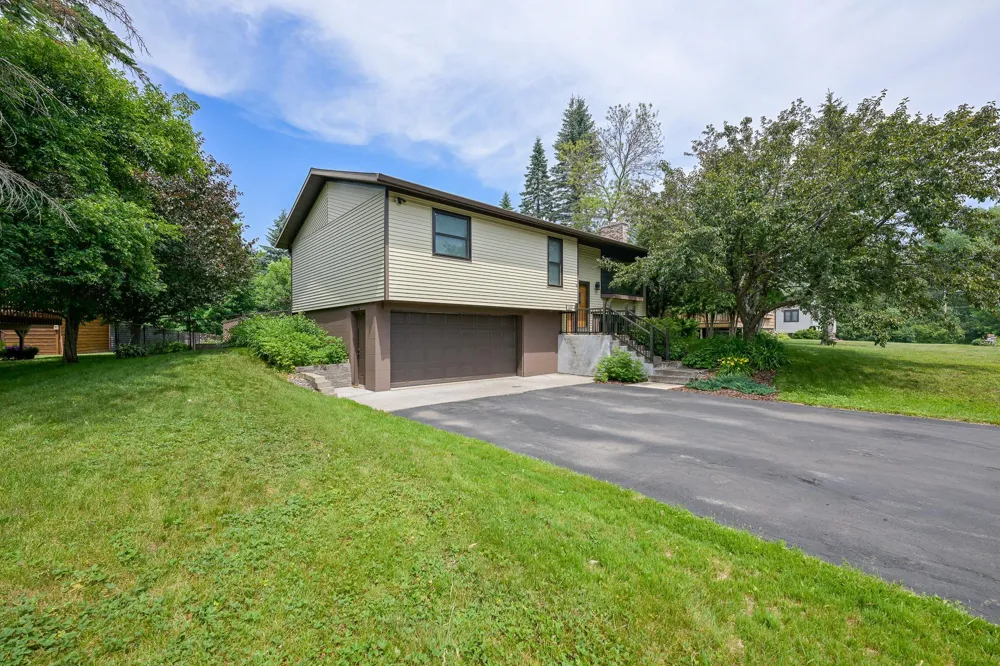 233 Sitka Street Duluth, MN 55811