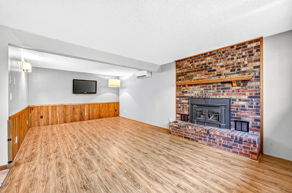 233 Sitka Street Duluth, MN 55811