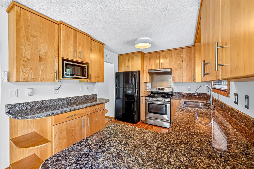 233 Sitka Street Duluth, MN 55811
