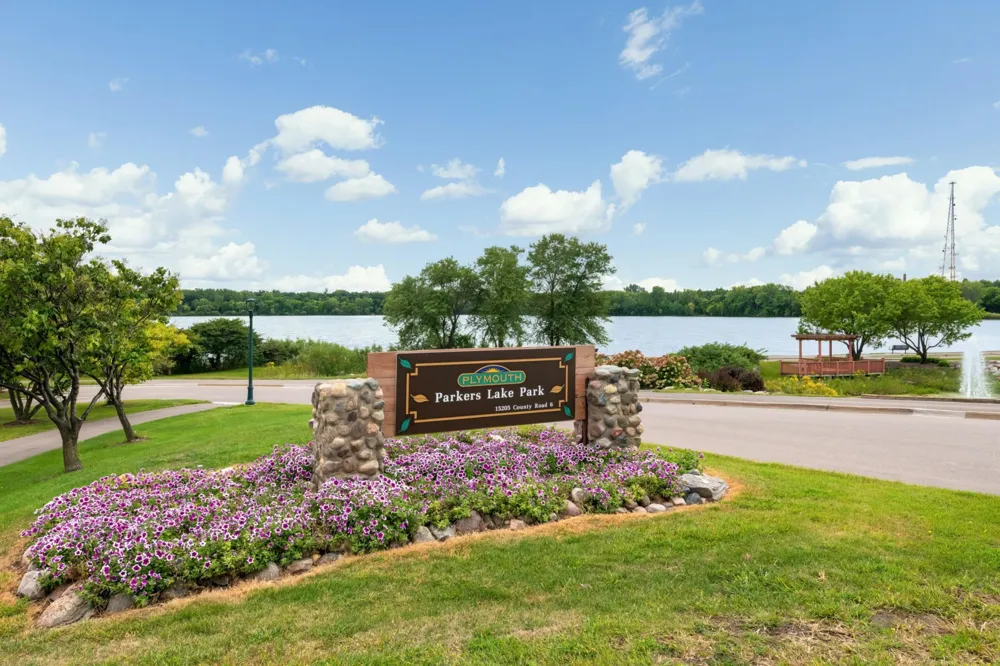 15765 25th Pl Plymouth, MN 55447