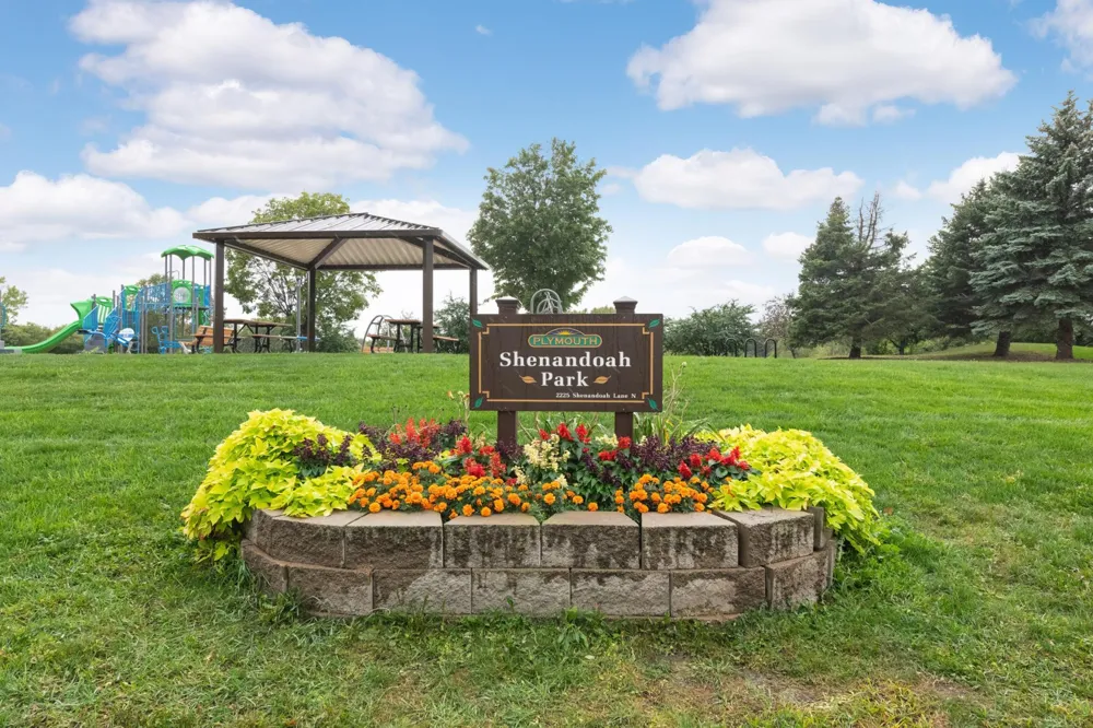 15765 25th Pl Plymouth, MN 55447