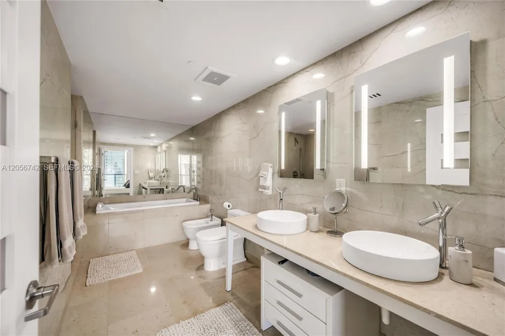 495 Brickell Ave #3702 Miami, FL 33131