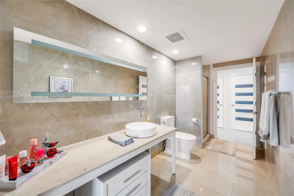 495 Brickell Ave #3702 Miami, FL 33131