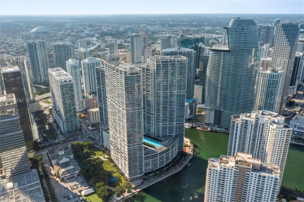 495 Brickell Ave #3702 Miami, FL 33131