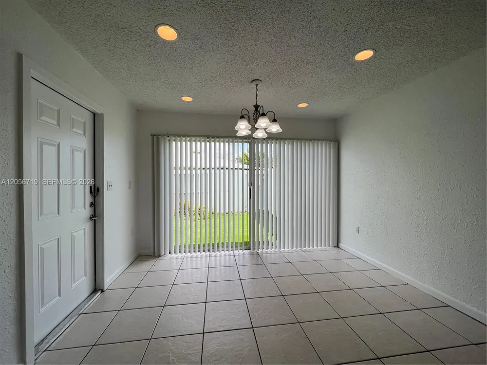 895 Crystal Lake Dr #103 Deerfield Beach, FL 33064
