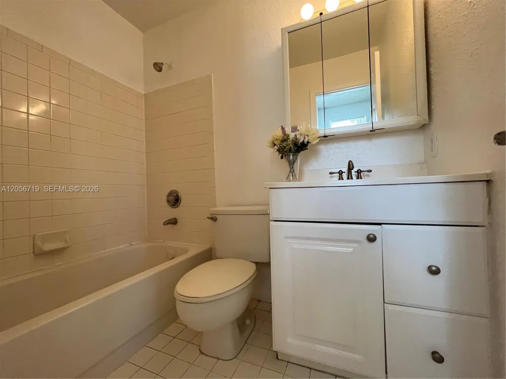 895 Crystal Lake Dr #103 Deerfield Beach, FL 33064