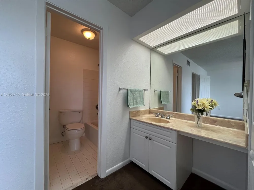 895 Crystal Lake Dr #103 Deerfield Beach, FL 33064