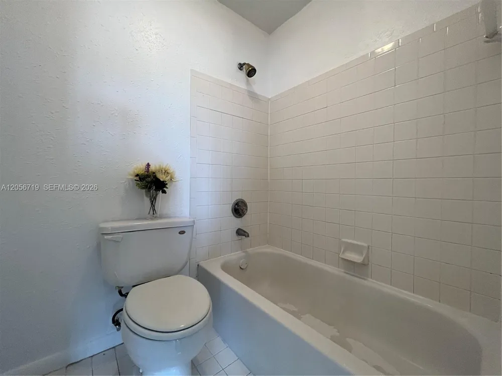 895 Crystal Lake Dr #103 Deerfield Beach, FL 33064