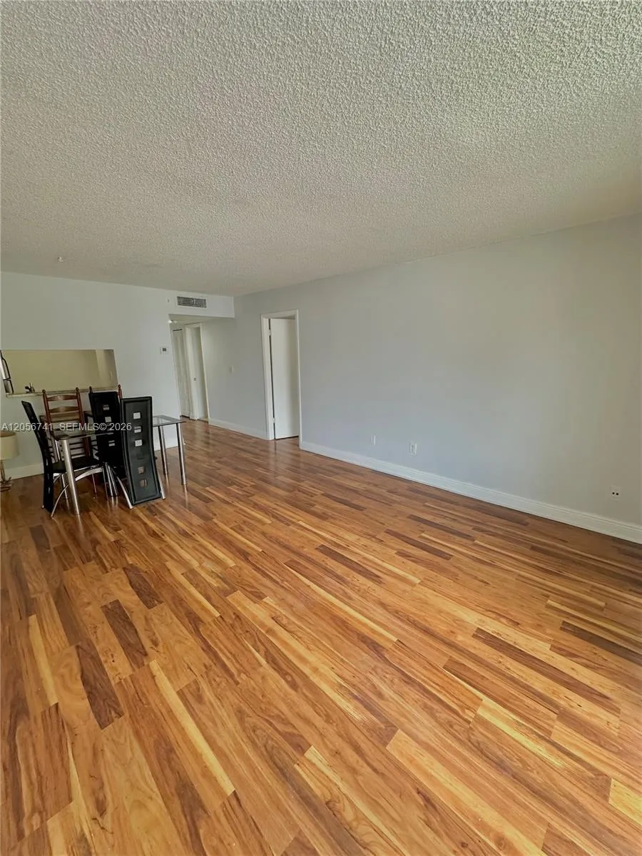 486 NW 165th St Rd #B-103 Miami, FL 33169