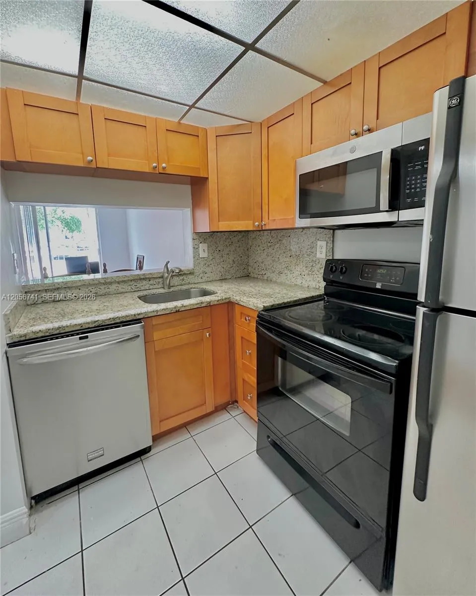 486 NW 165th St Rd #B-103 Miami, FL 33169