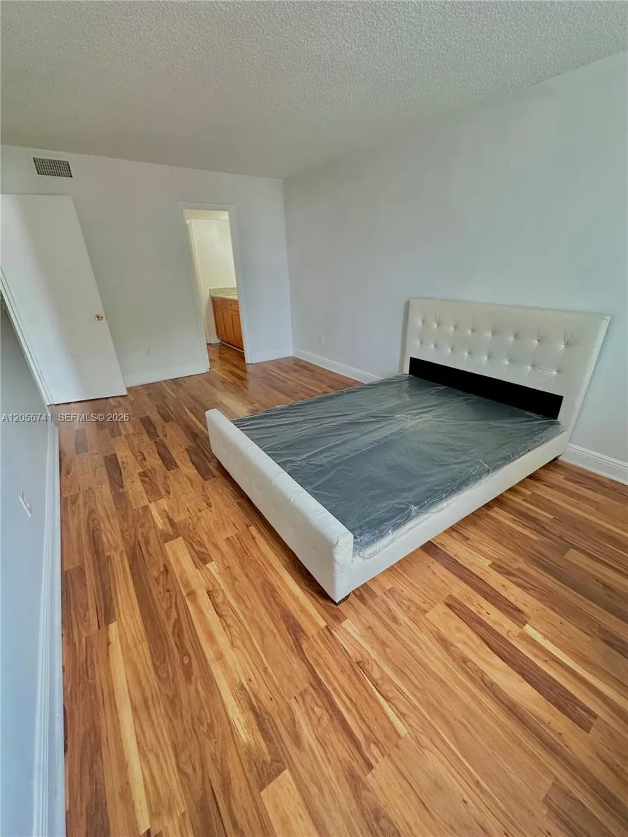 486 NW 165th St Rd #B-103 Miami, FL 33169